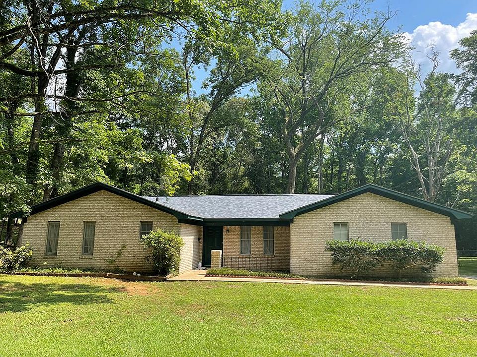 1st image of 1302 Woodland Dr