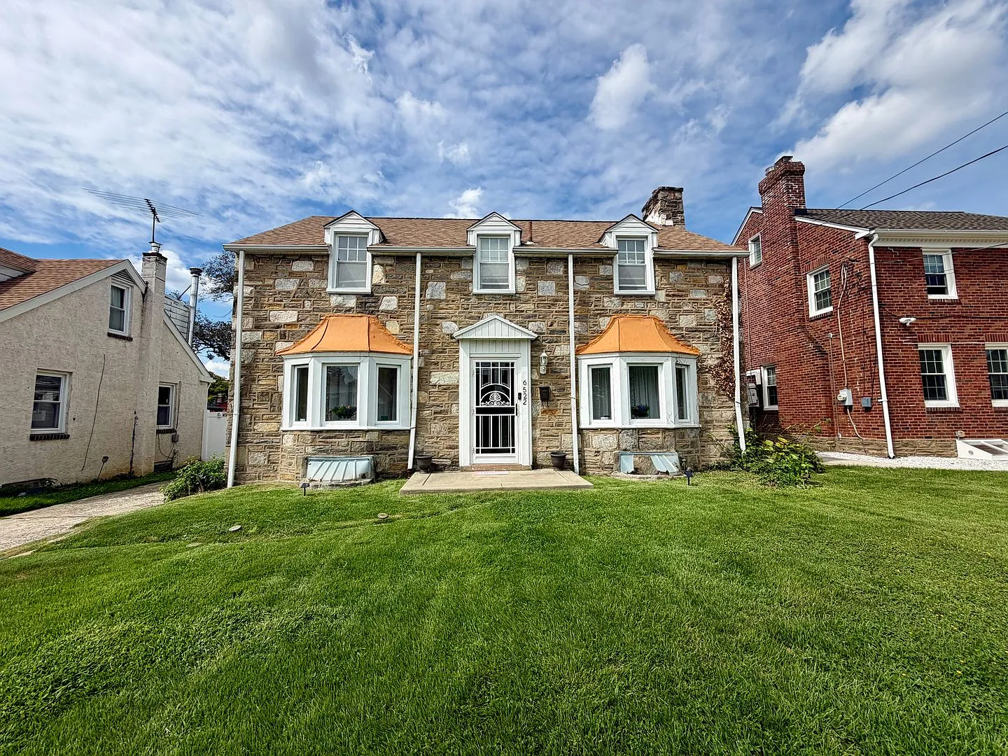 Stunning 3-Bedroom/2-Bathroom Home in East Oak Lane! Available November 1st! — Photo 1