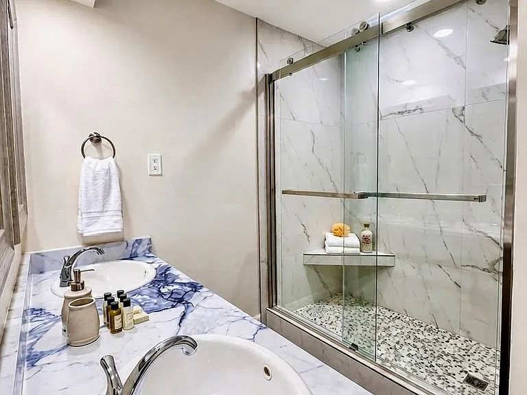 14011 Wickersham Ln — Photo 12