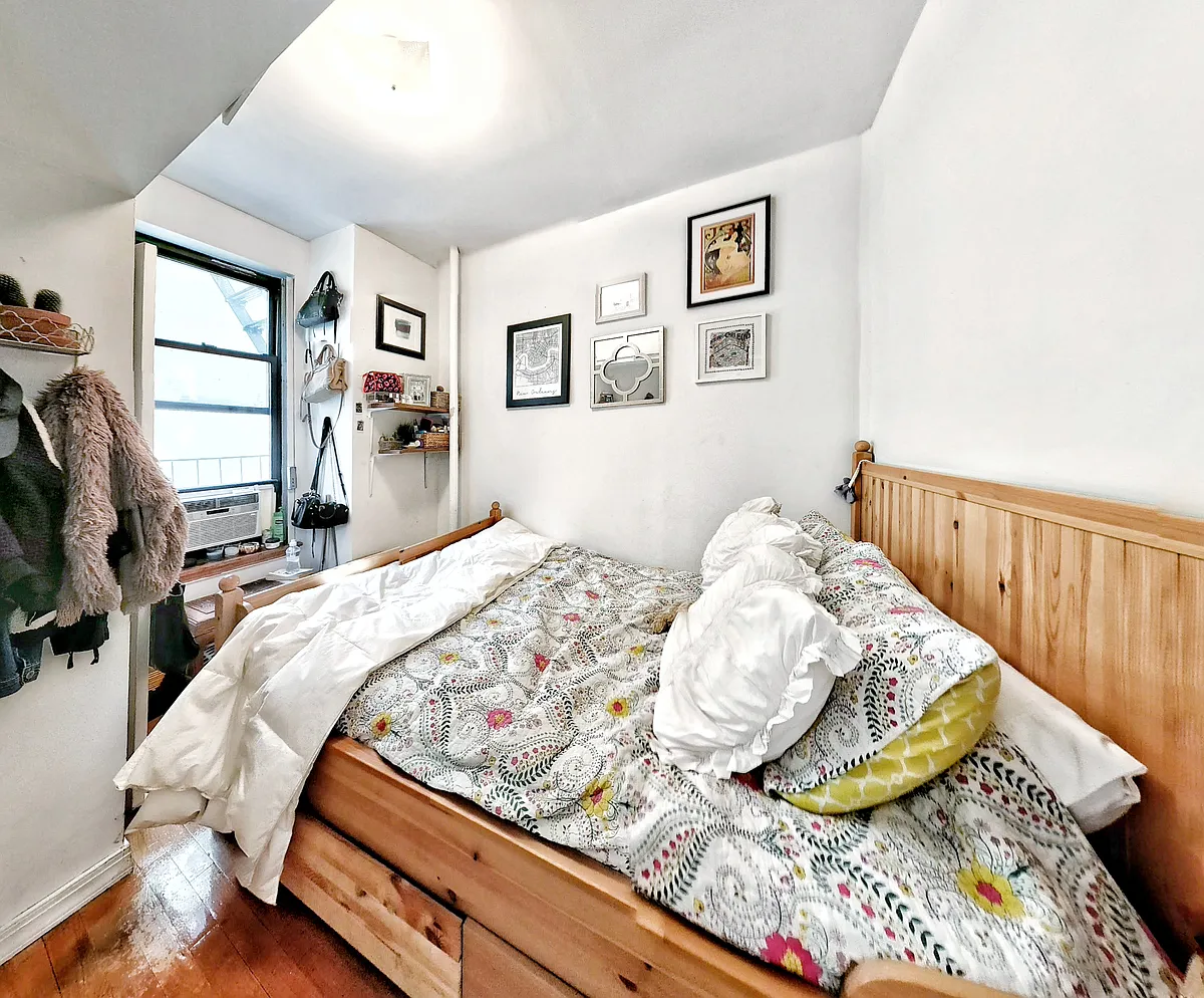 Building Photo - 188 2nd Ave #11