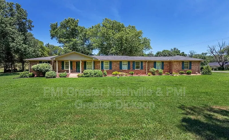 49 Chandler Rd #B