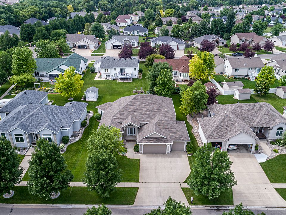 1811 Charleswood Estates Dr, West Fargo, ND 58078 Zillow