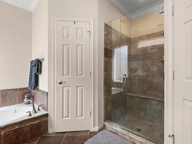 22007 Crossbrook Dr — Photo 29