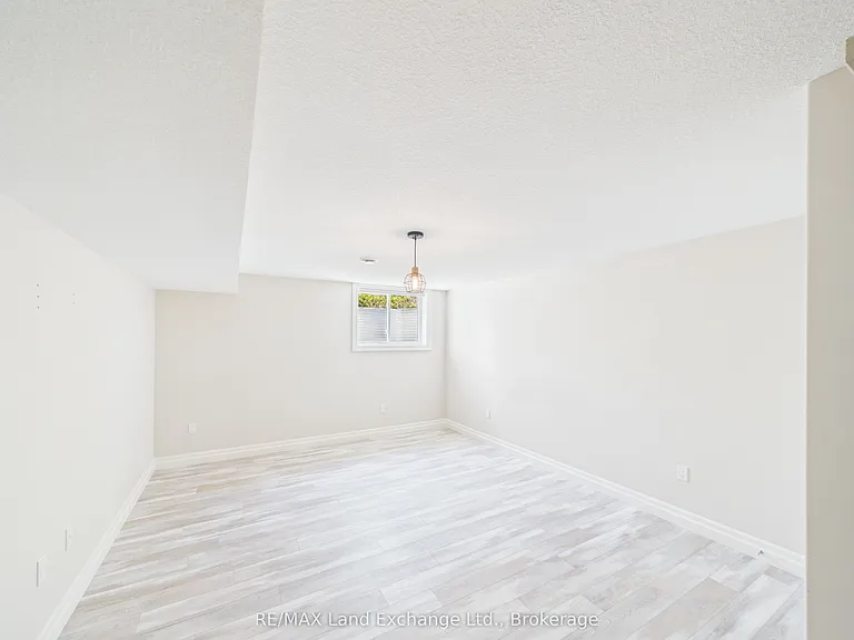552 Durham St #11 — Photo 12