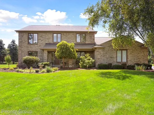 4455 Lancaster Dr, Clarkston, MI 48348