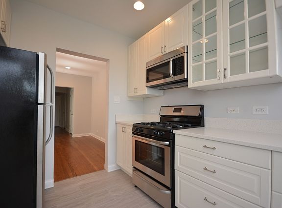 3rd image of 1721 W Bryn Mawr Ave #3