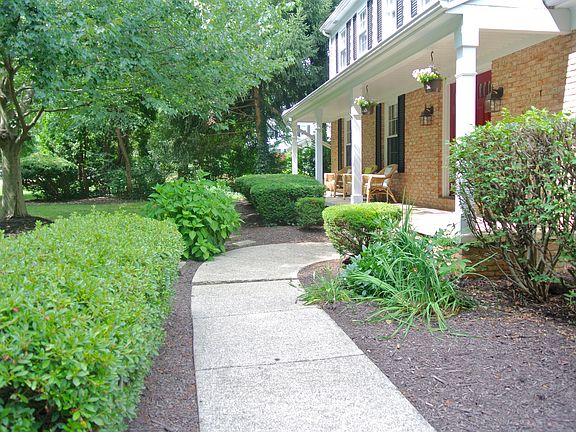 Pathway to front of house 
