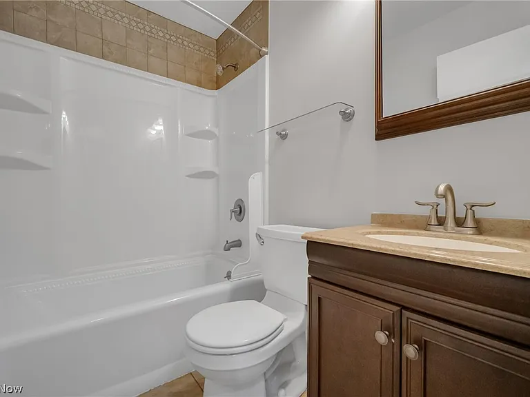 15067 Rochelle Dr — Photo 14