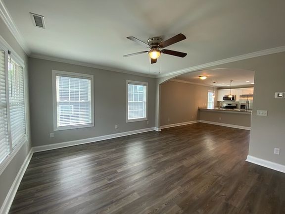 3rd image of 1563 Oak Leaf Dr NW