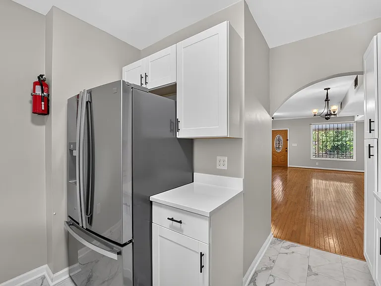 1004 Girard St NW — Photo 5