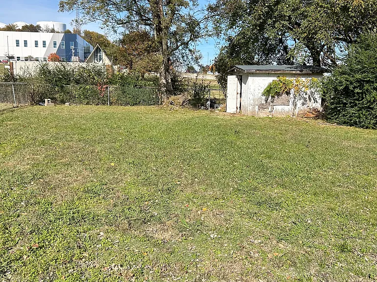 832 E Elgin Pl — Photo 3