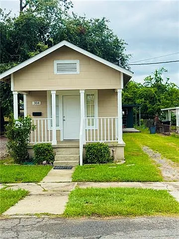 304 Oak Ave — Photo 2