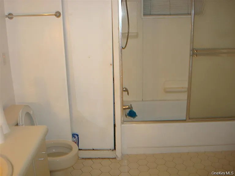 197 Fenimore Ave #WHOLE HOUSE RENTAL — Photo 6
