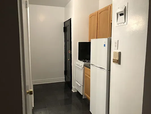 Rented by Monarch Realty Holdings | media 23