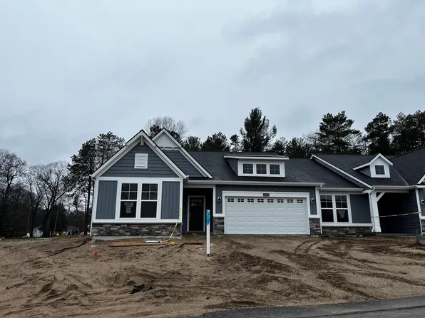 17385 Baltrusol Dr, Spring Lake, MI 49456