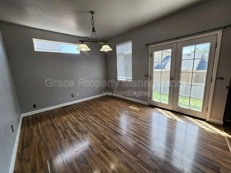 10154 Wyandott Cir N — Photo 6