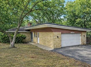 938 Hillcrest Rd, Elgin, IL 60123