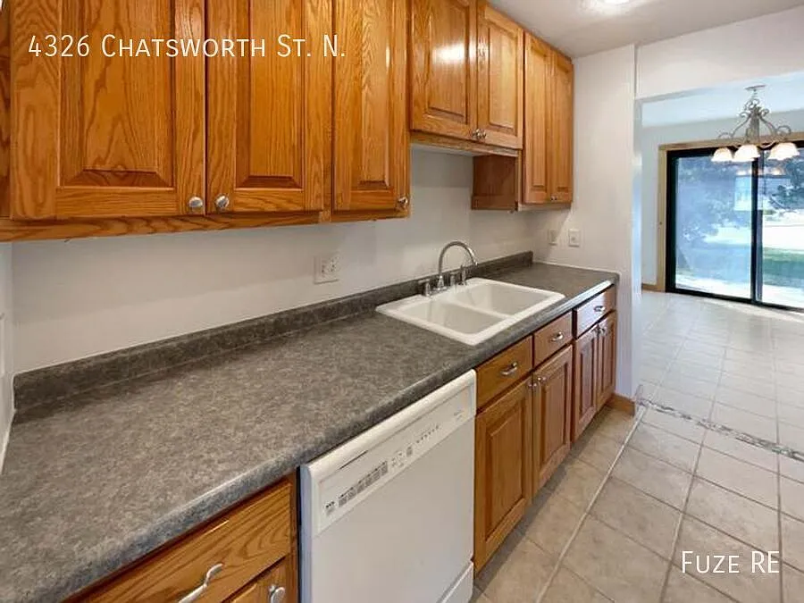 3 Bed Shoreview Townhome — Photo 4