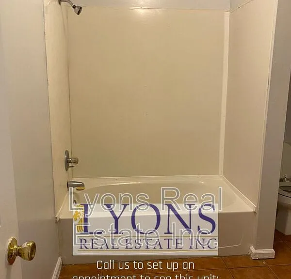 1100 S Gordon Ave #D — Photo 6