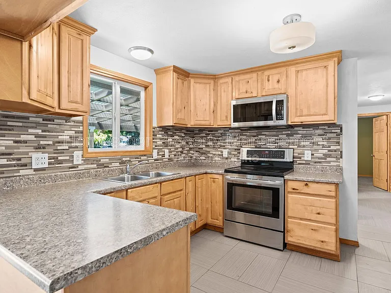 1703 N Walnut Rd — Photo 1