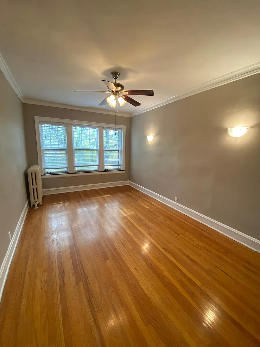 Building Photo - 1742 W Sunnyside Ave #3