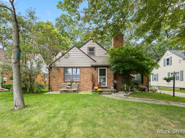 2614 Forest Grove Ave SW, Wyoming, MI 49519