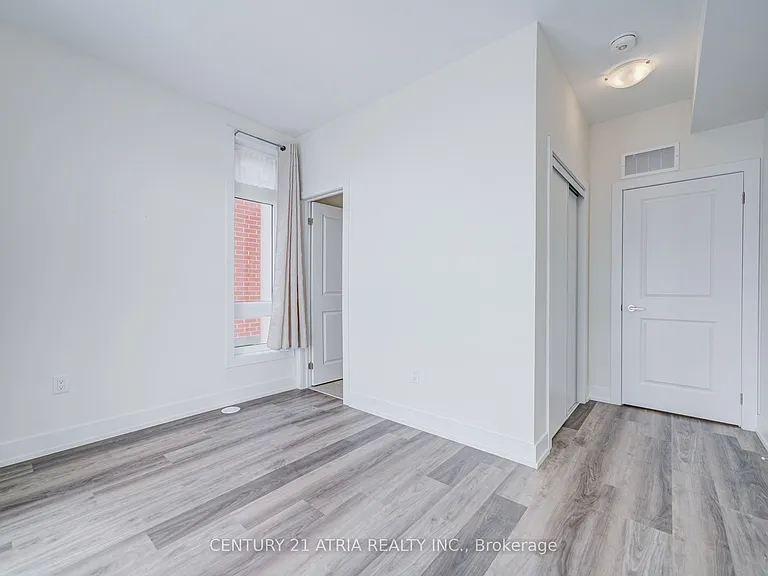 1 Bond Cres #1 — Photo 36