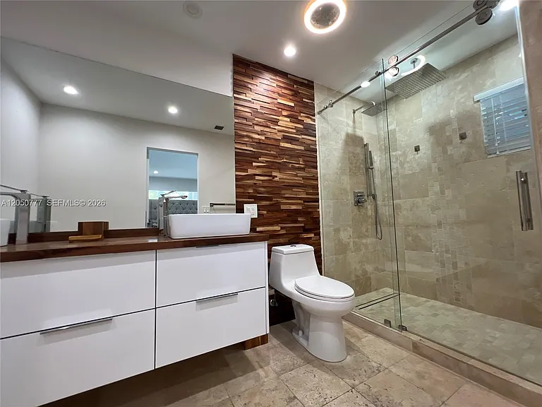 1405 N 46th Ave — Photo 21