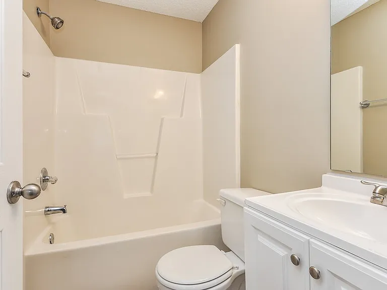 101 Mayfair Ct — Photo 11