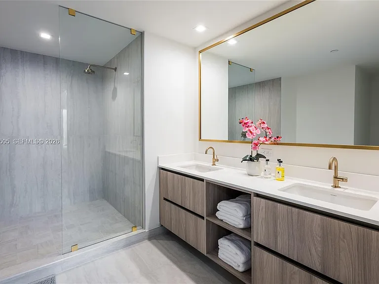 77 SE 5th St #2602 — Photo 32