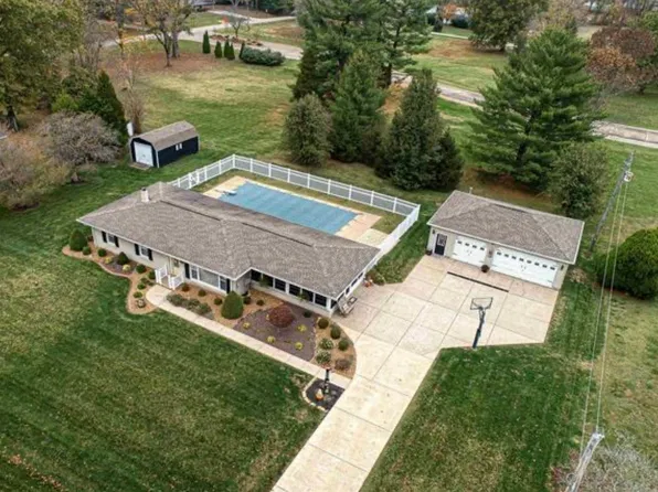 9301 Farmington Dr, Evansville, IN 47712