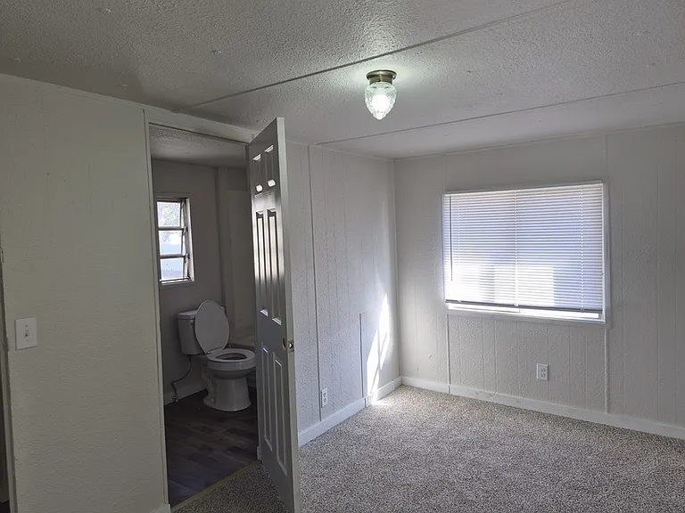 209 S Avenue B #11 — Photo 5