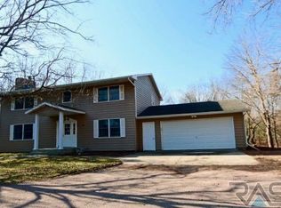 1304 S Barbara Cir, Sioux Falls, SD 57110