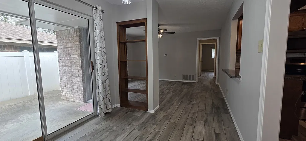 Updated 2-Bedroom Duplex Near UNT & TWU with Attached Garage — Photo 4
