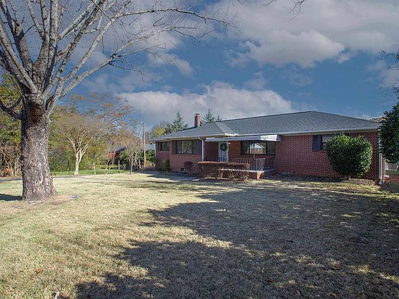 4th image of 12 Leland Cir