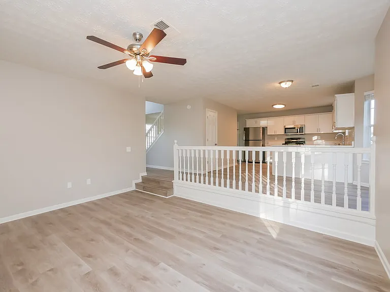 409 Grove Park Dr — Photo 6