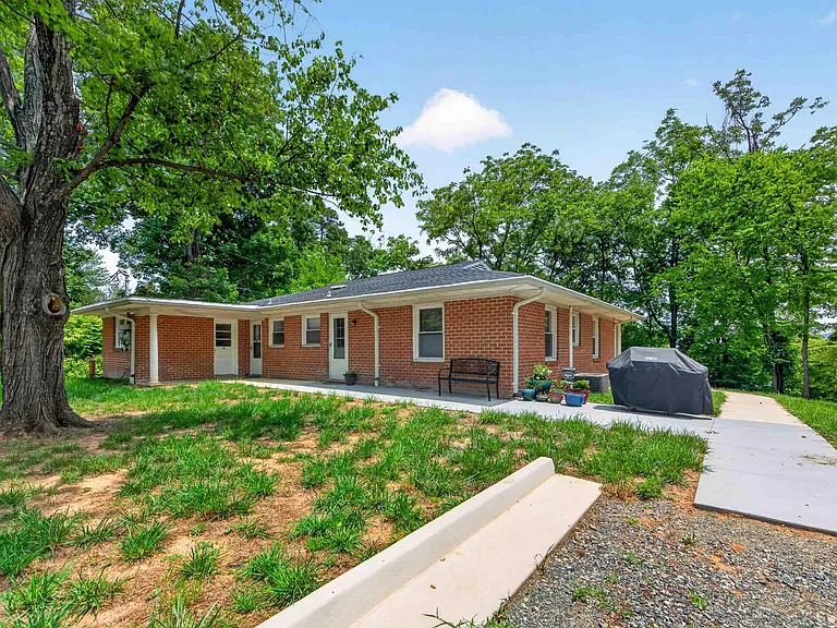 1272 Rio Rd E — Photo 1
