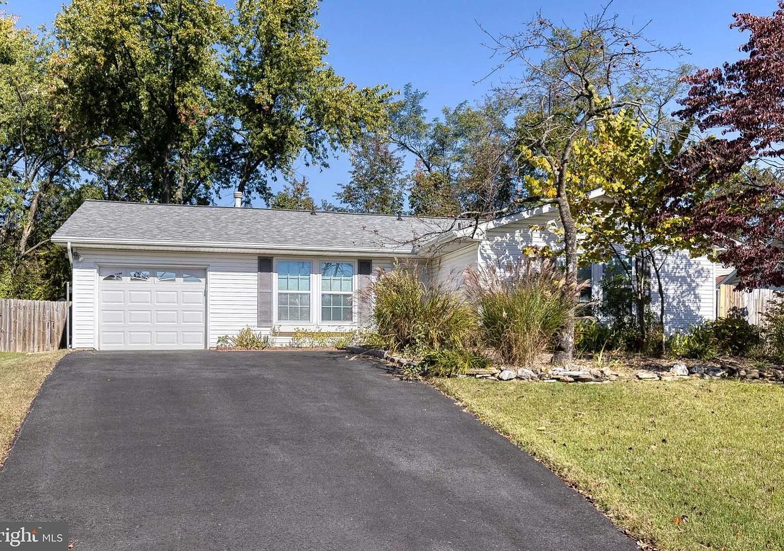 Welcome to this 4bd 2bth beautifully updated and meticulously maintained ranch-style home — Photo 1