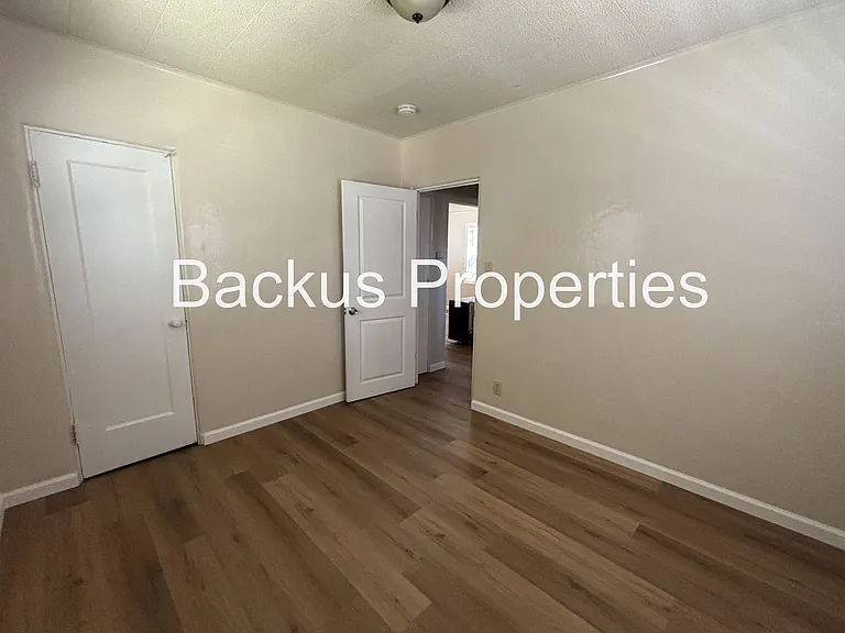 430 Front St — Photo 8