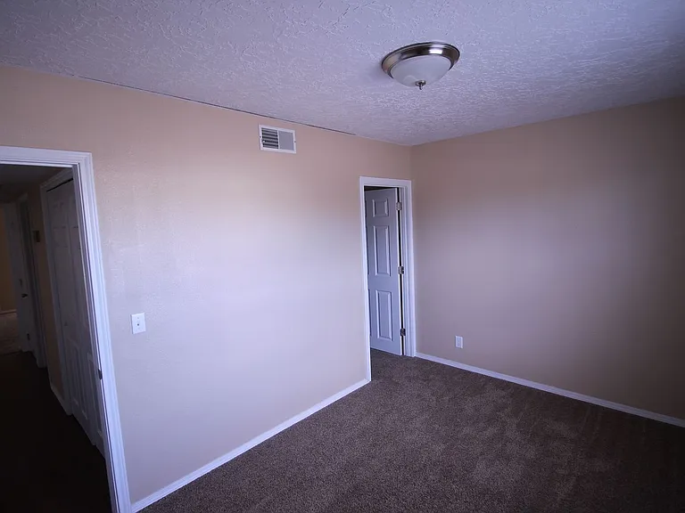 1004 Mockingbird Ln — Photo 6