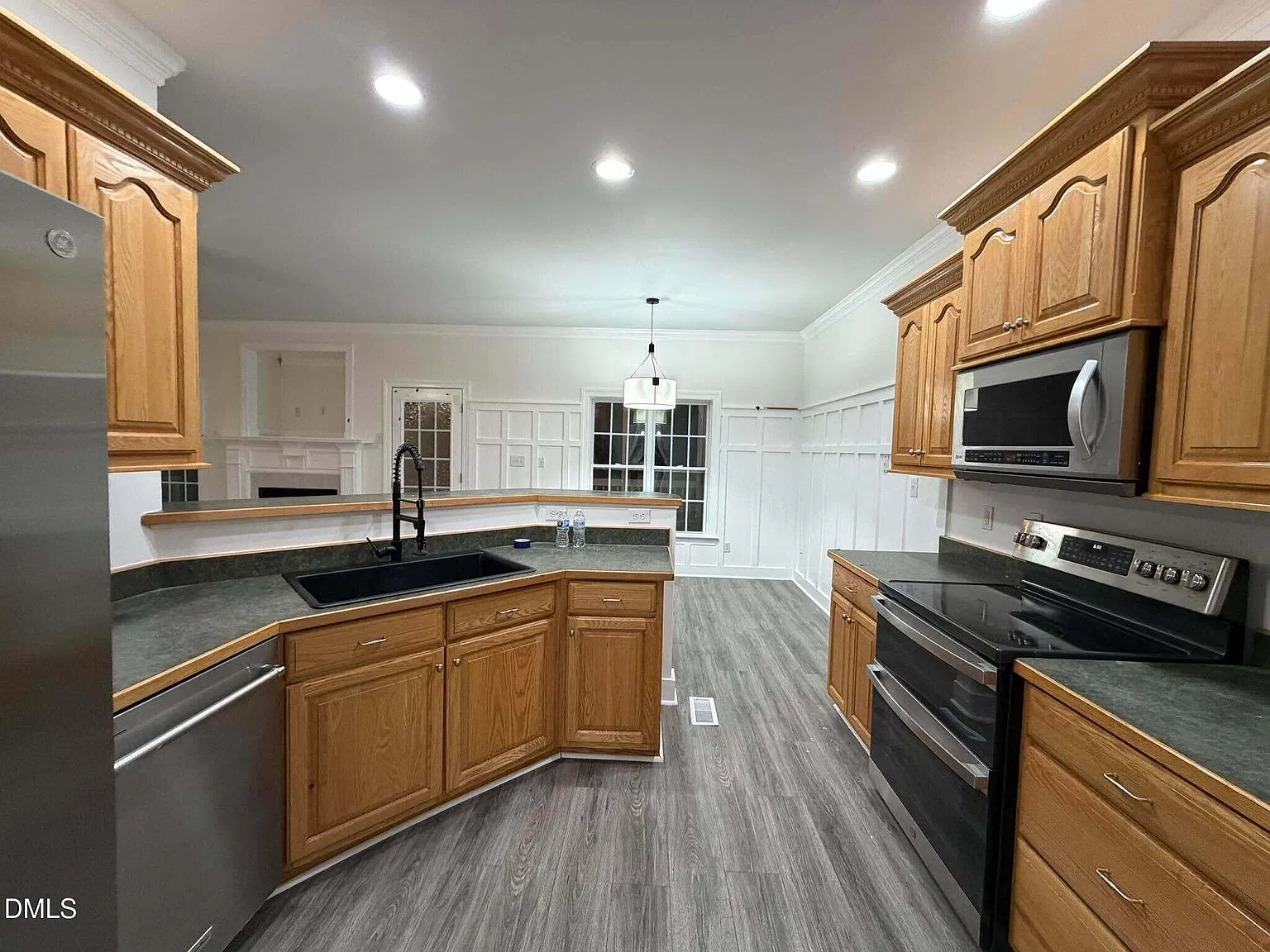 3 bed, 2.0 bath, $2,985 — Photo 3