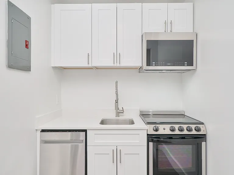 451 E 83rd St #5B — Photo 3