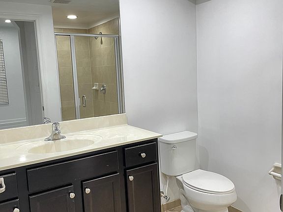 1st floor Full Bathroom