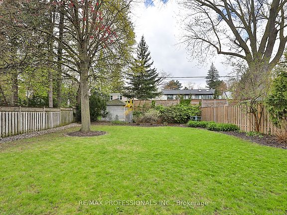2nd image of 11 Cranleigh Ct