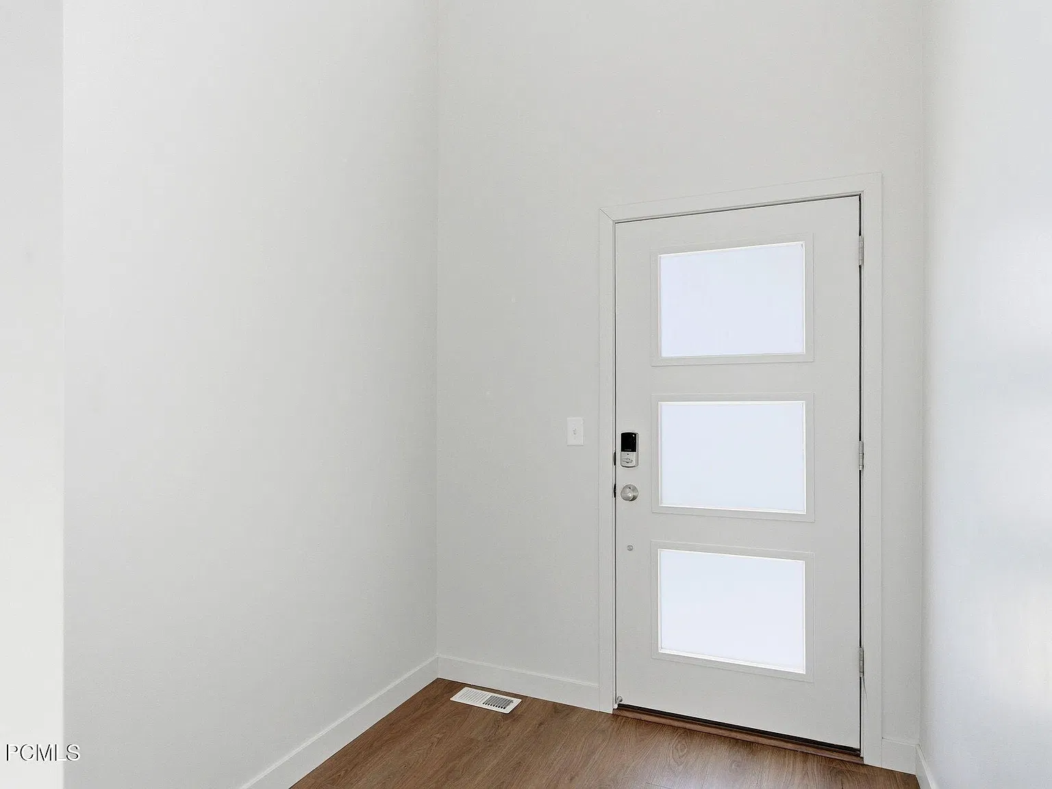 3 bed, 2.5 bath, 2492 sqft, $2,850 — Photo 3