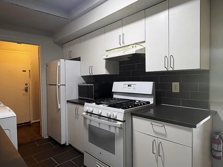 10237 Prince Pl #105 — Photo 3