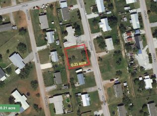 117 Seminole St, Tye, TX 79563