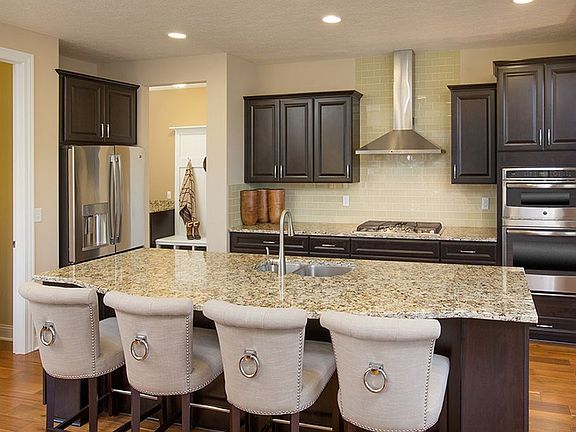 Perfect Size Kitchen for Cooking and Entertaining
