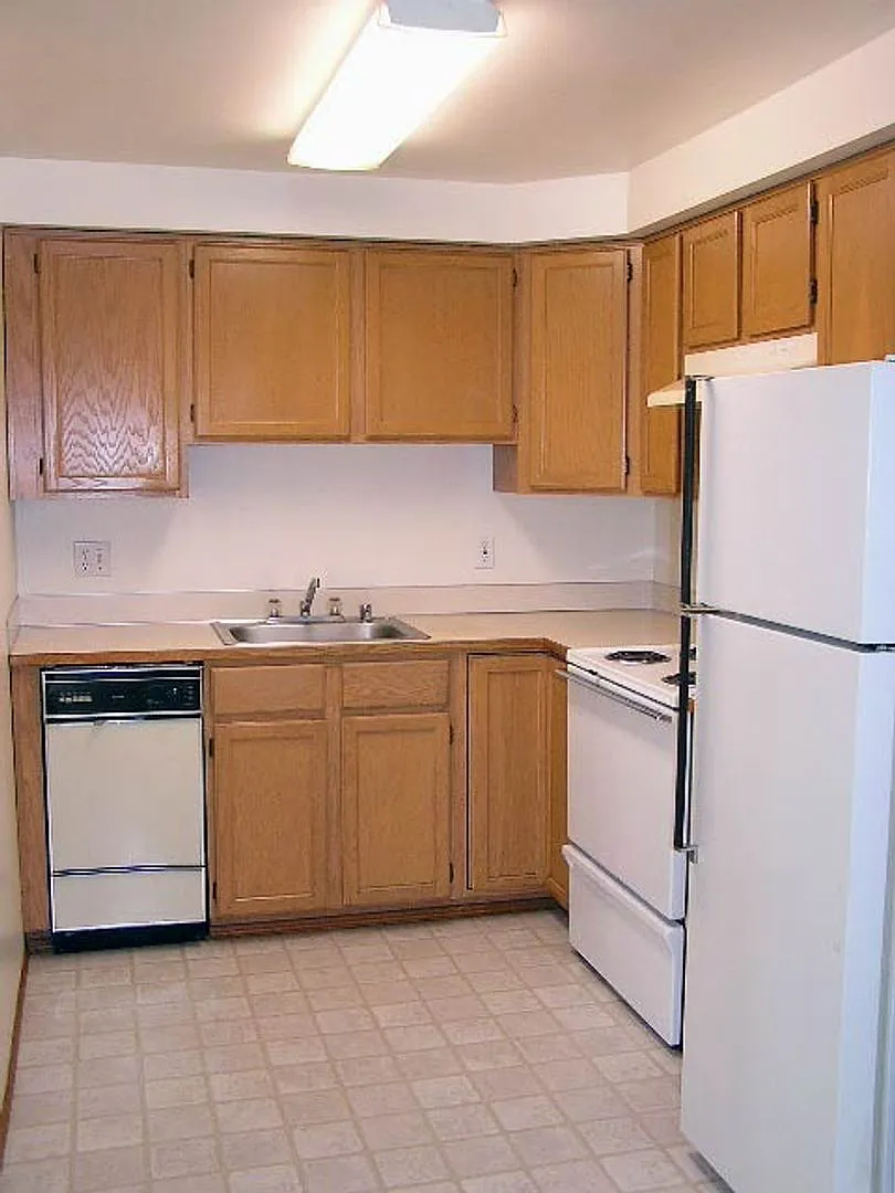 Country Park Apartments — Photo 1