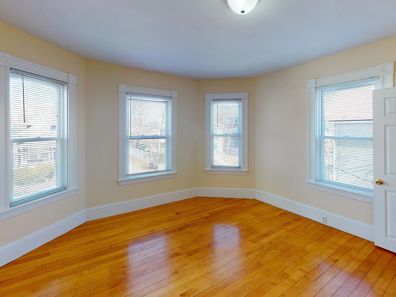 3 bed, 1200 sqft, $2,695 — Photo 3